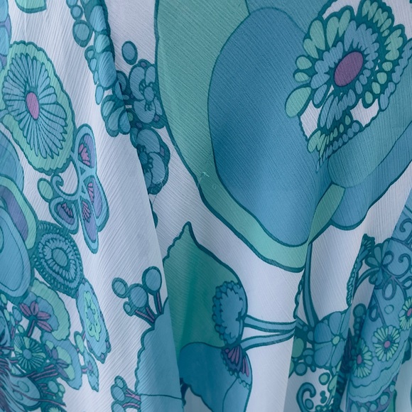 { Sonia } - Picture 4 of 6